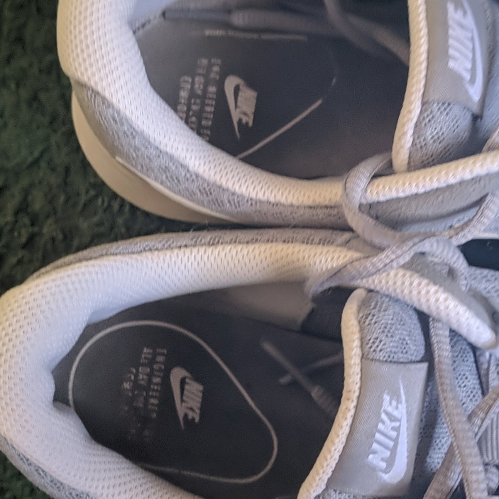 Grey Nike Roche sneaker - Picture 2 of 4